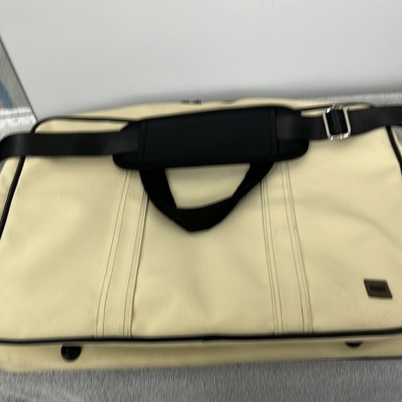 Hugo Boss Laptop Bag W/Strap, 18”x 4”x 14” Crème in Colour very good condition - Picture 9 of 9